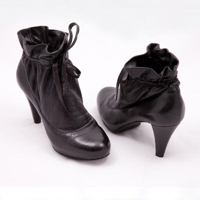 Ботильоны UGG, цвет цвет черный