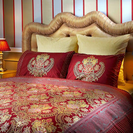 Комплект постельного белья Togas "МОНАРХ", цвет бордовый, семейное (наволочки 50х70см)