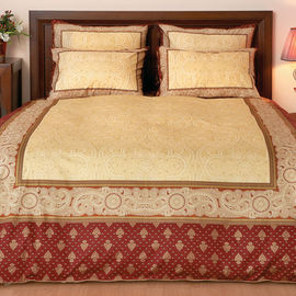 Комплект постельного белья Togas "КЛАССИК", цвет бордовый, семейное (наволочки 50х70см)