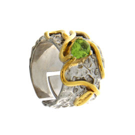 Кольцо с хризолитом Beavers, серебряное с позолотой