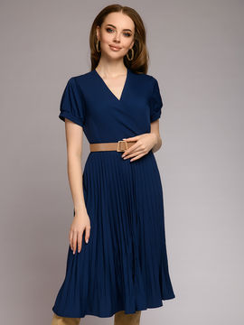 Платье синее длины миди с плиссированной юбкой и короткими рукавами